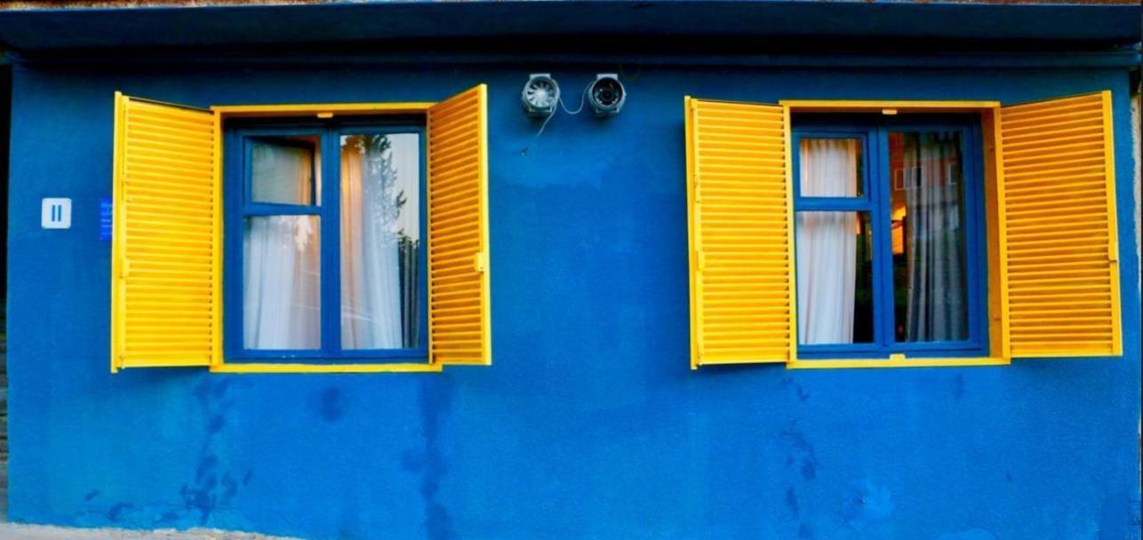 Scary Hostel ティビリシ エクステリア 写真