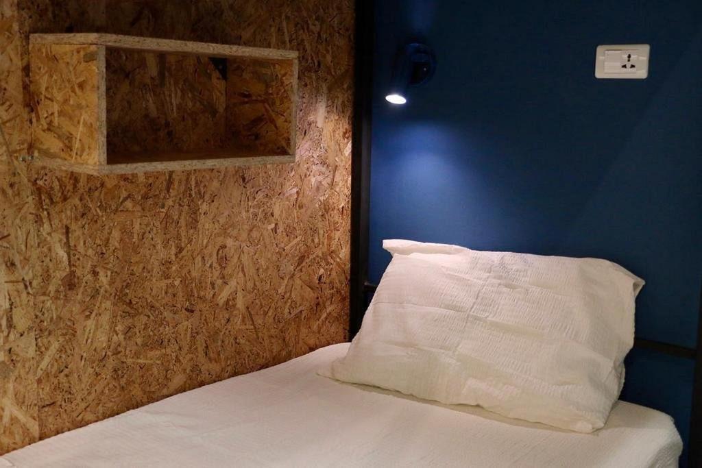 Scary Hostel ティビリシ エクステリア 写真